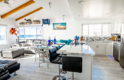 Mission Beach House | Ocean Front Luxury Beach House #5 - Sleeps 6 - Penthouse View - 180 degrees Full