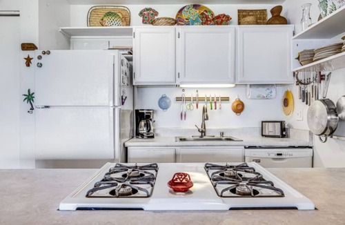Kaunakakai Condo | Ocean Front Retreat W/Kitchen-Molokai Shores A308