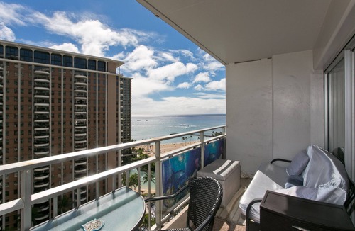 Waikiki Condo | Ocean & Ocean View-Fully Equipped Condo at the Fabulous Ilikai Aug/Sep Special