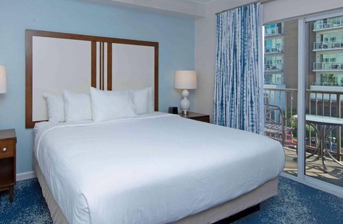 Townsite Resort | Oceanfront 2BR Deluxe at Club Wyndham Oceanside Pier Resort in California