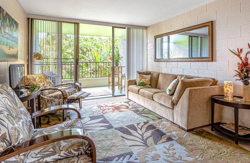 Hilo Condo | Oceanfront Condo w/ Shared Pool & Garden Views, Free WiFi, & Washer/Dryer