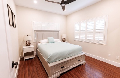 Ka'a'awa House | Oceanfront Family Retreat - Large Groups Sleeps 20+