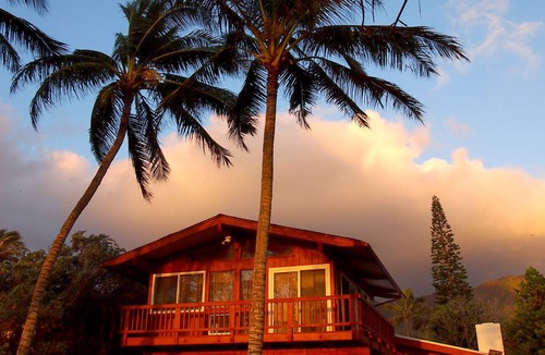 Waimanalo House | Oceanfront Gem! Steps to Waimanalo Beach – Private Home. NUC No.: 1990/NUC-1690.