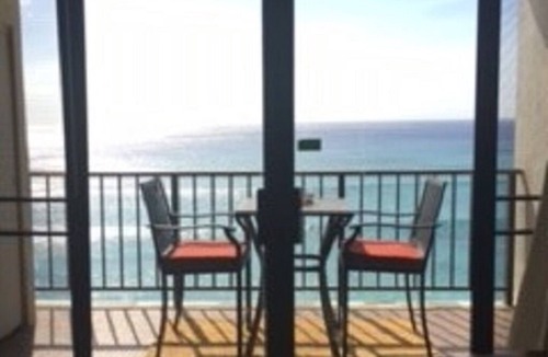 Makaha Condo | Oceanfront Hawaiian Princess 1002 n1990/NUC-2258