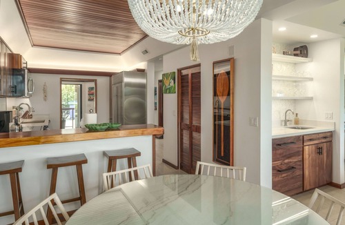 Historic Lahaina Front Street Condo | Oceanfront luxury 3bd condo on Baby Beach