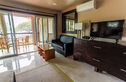 Keaukaha Hotel | Oceanfront Orchid Room - Hilo Beach House Inn