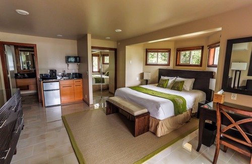 Keaukaha Hotel | Oceanfront Orchid Room - Hilo Beach House Inn