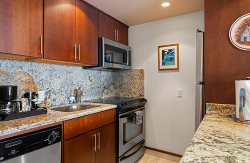 Lahaina Apartment | Oceanfront Paradise! Stunning Views from Lahaina Shores 313