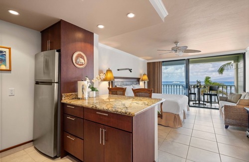 Lahaina Apartment | Oceanfront Paradise! Stunning Views from Lahaina Shores 313