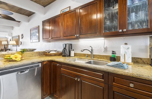 Kailua-Kona Condo | Oceanfront Penthouse - AC, Crashing Waves, Spectacular Sunsets, Surfers, Turtles