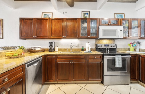Kailua-Kona Condo | Oceanfront Penthouse - AC, Crashing Waves, Spectacular Sunsets, Surfers, Turtles