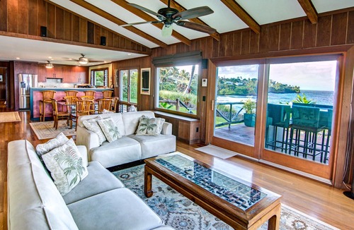Hilo House | Oceanfront Promontory w/Stunning Views & Luxury Accommodations. Walk to Beach!