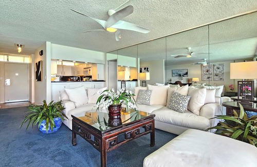 Diamond Head - Kapahulu - St. Louis Condo | Oceanfront Spacious Condo Sleeps 3 Stunning Ocean, Tropical Beach and Bay Views