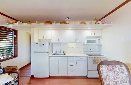 Maunaloa Condo | Oceanfront Studio on Kepuhi Beach w/Ocean Views, Lanai, WiFi & Shared Pool