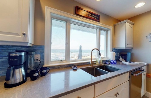 Rye House | Oceanfront Stunner w/Kayaks, Beach Gear, Fireplace, Amazing Water Views & Pond