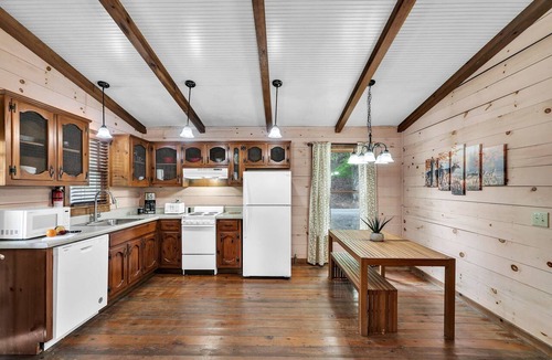 Ellijay Villa | One Bedroom Fife Bridge Villa
