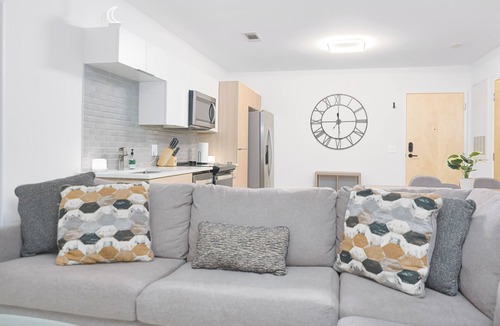 Optimist Park Apartment | Optimistic Oasis