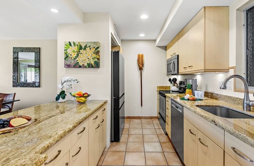 Kaanapali Condo | PANORAMIC CORNER OCEAN & GOLF VIEWS in Kaanapali, 1200 sq ft 1BR