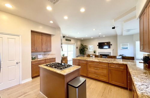 South Oceanside House | Panoramic ocean view and stunning sunsets in Oceanside with EV charger & AC!