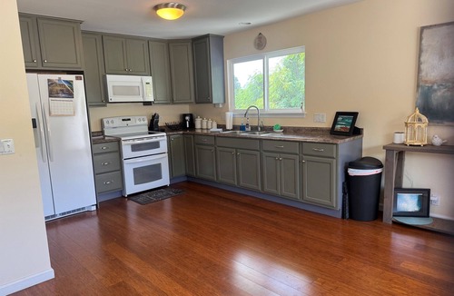 Kaneohe House | Paradise in Kaneohe: stocked studio near grocery
