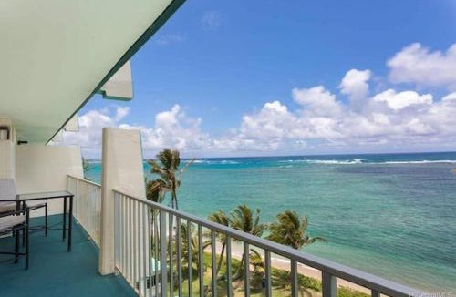 Hauula House | Pats at Punalu'u - Beachfront Locations