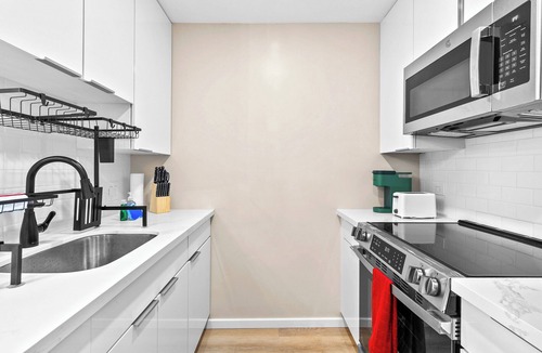 Ala Moana Apartment | Peaceful Modern HNL Getaway