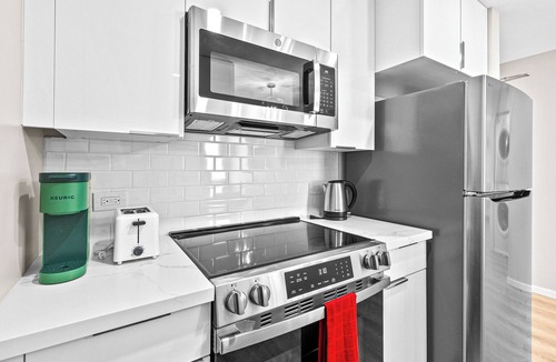 Ala Moana Apartment | Peaceful Modern HNL Getaway