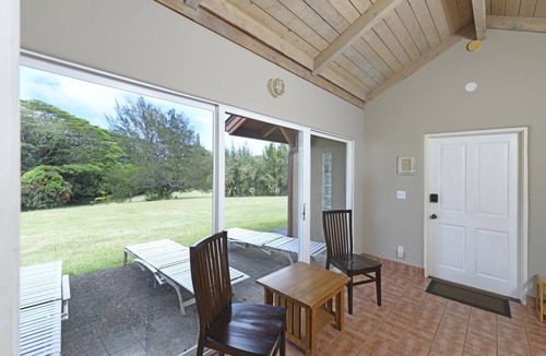 Pauwela Apartment | Peaceful & Private Studio - 12 Acre Hobby Organic Fruit Farm - Beach 10min
