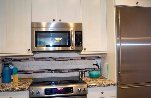 Townsite Condo | PENTHOUSE E310 1BEDROOM, 1.5 BATHS, 2 BALCONIES STRIKING OCEANSIDE PIER VIEW