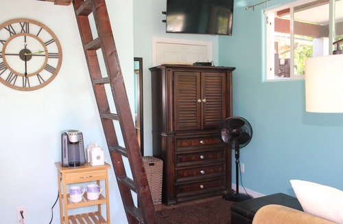 Historic Lahaina Front Street Apartment | Perfect Unit Right in Lahaina Town - can’t get any closer to Front Street