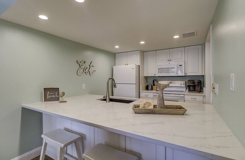 Harbour Town Villa | Pet friendly centrally located villa in Sea Pines!