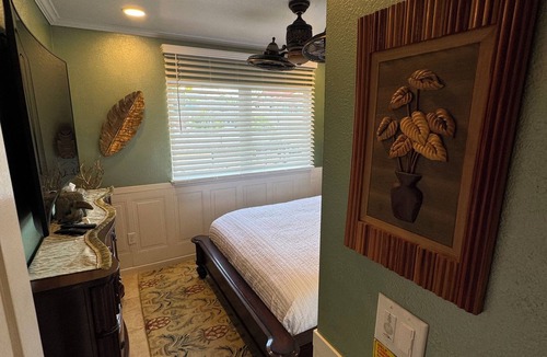 Diamond Head - Kapahulu - St. Louis House | Pet Friendly Private Room In Shared Guesthouse
