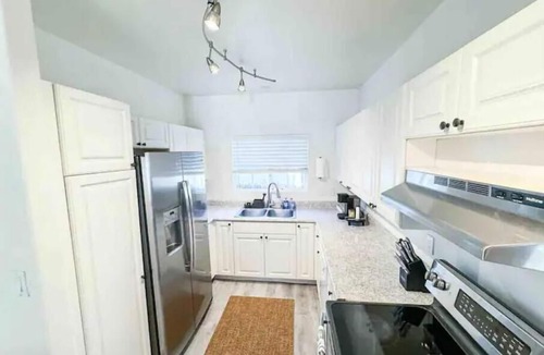Ewa House | Pet Friendly Townhome-Fully fenced private yard