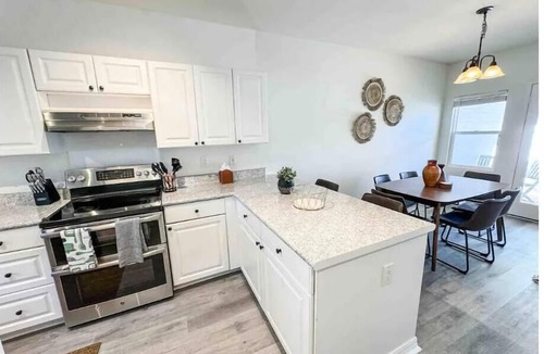 Ewa House | Pet Friendly Townhome-Fully fenced private yard