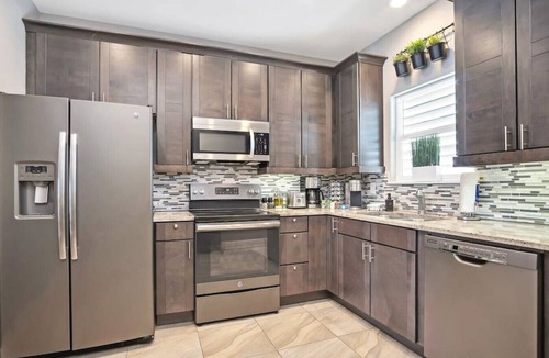 Port Aransas Villa | Pool · FREE Golf Cart · 5 Min Walk to Port Aransas Beach · Large Balcony · Gas & Charcoal Grill