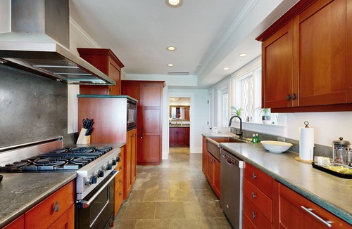 Diamond Head - Kapahulu - St. Louis House | Posh, beachfront gingerbread home with 3 lanais- walk to parks, dining, tennis