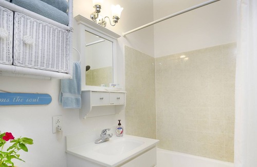 Kailua House | Prime Location Across from Kailua Beach Park w/AC!!