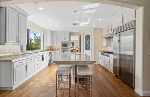 Encinitas House | Private 2 acre 5-bedroom estate in Encinitas with resort pool and guest house