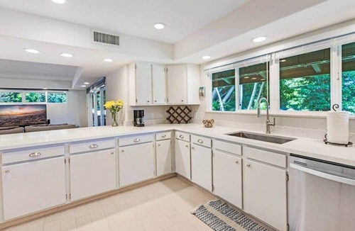 Kahana House | Private 4bd Home, Walk to Beach