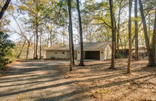 Jesup House | Private Dock + River View: Cabin Retreat in Jesup