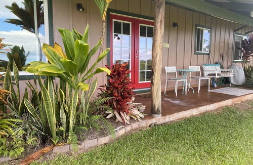 Papaikou Apartment | Puumoi ocean view hideaway