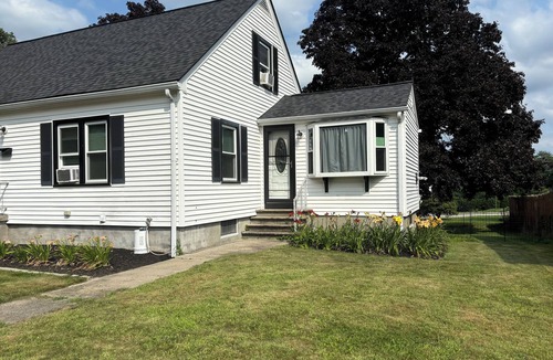 Webster House | Quiet & Peaceful Home minutes from Webster Lake & Indian Ranch