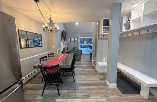 Bretton Woods House | R1 Renovated ski-in ski-out condo in Bretton Woods with fireplace