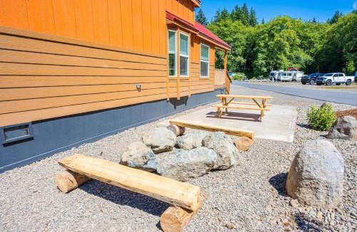Forks House | Rainforest Tiny Home Retreat Enchanted