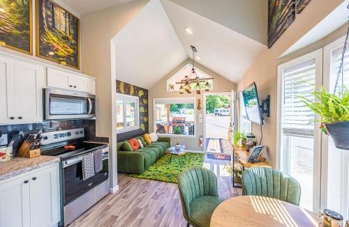 Forks House | Rainforest Tiny Home Retreat Enchanted