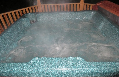 Mendon Apartment | Red Clover Majestic King Suite near Killington