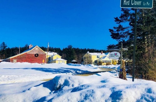 Mendon Apartment | Red Clover Majestic King Suite near Killington