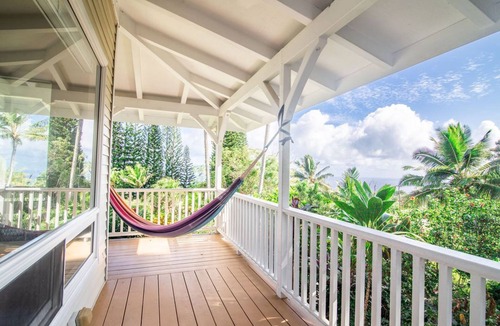 Laupahoehoe House | Relaxing Gardens - Peaceful Retreat w/Panoramic Ocean Views