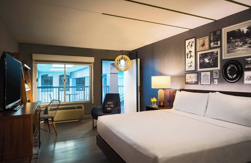 West Bloomington Hotel | Renaissance Minneapolis Bloomington Hotel