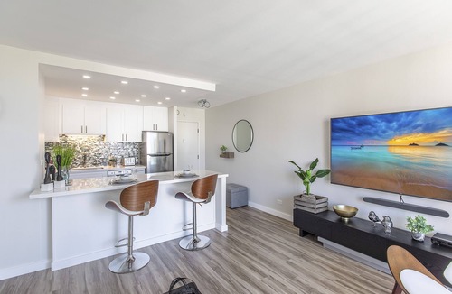 McCully - Moiliili Condo | Renovated 1 Bedroom W/Stunning Views, Parking, & Central Air